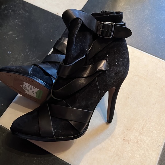 Sam Edelman black suede high heel ankle boot size 6 - Picture 3 of 3